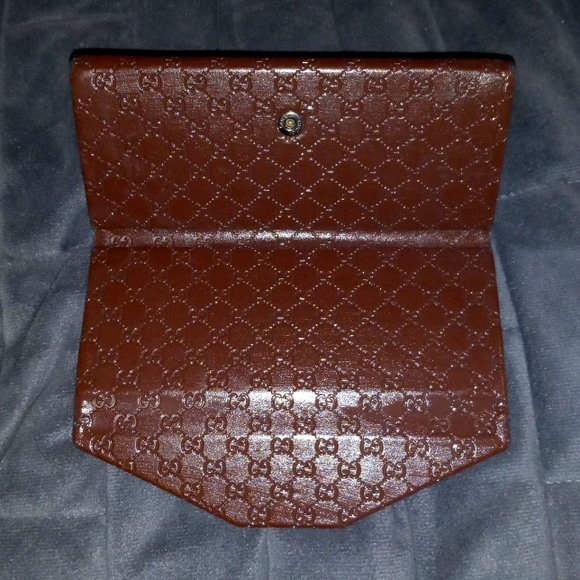 GUCCI Sunglasses Holder - Picture 2 of 6